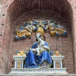 Glasierte Terrakotta-Madonna mit Kind Scuola Della Robbia