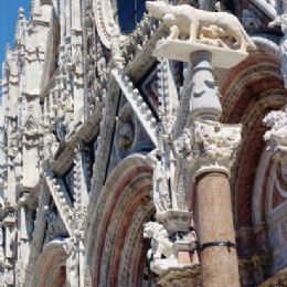 Particolare facciata del Duomo di Siena